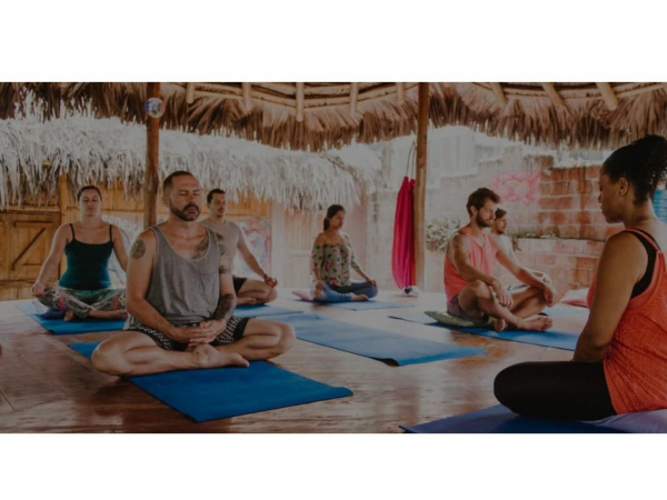 yogatraveljobs.com